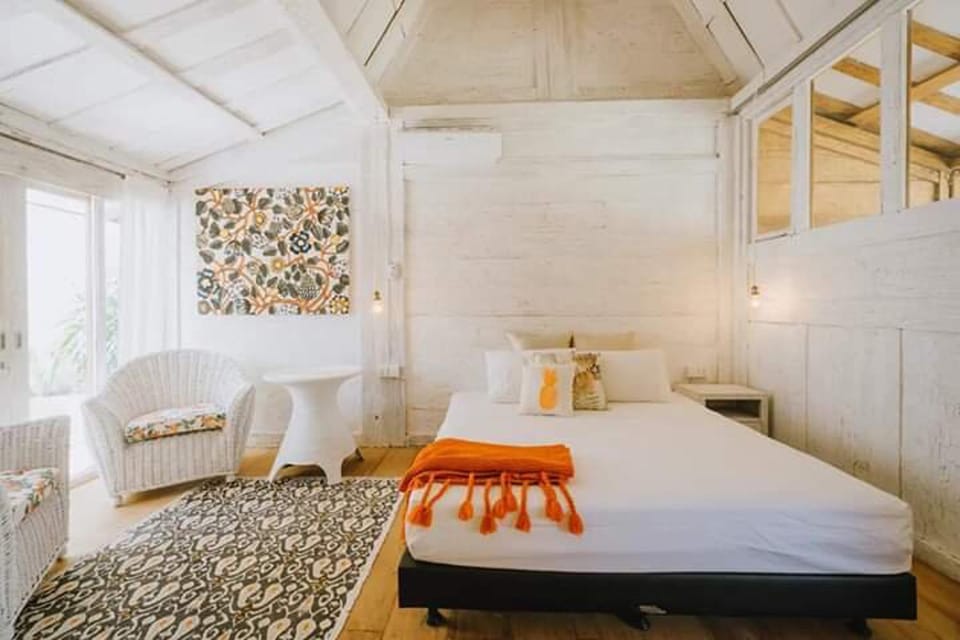 Bed, Photo of the whole room, Seating area, Bedroom