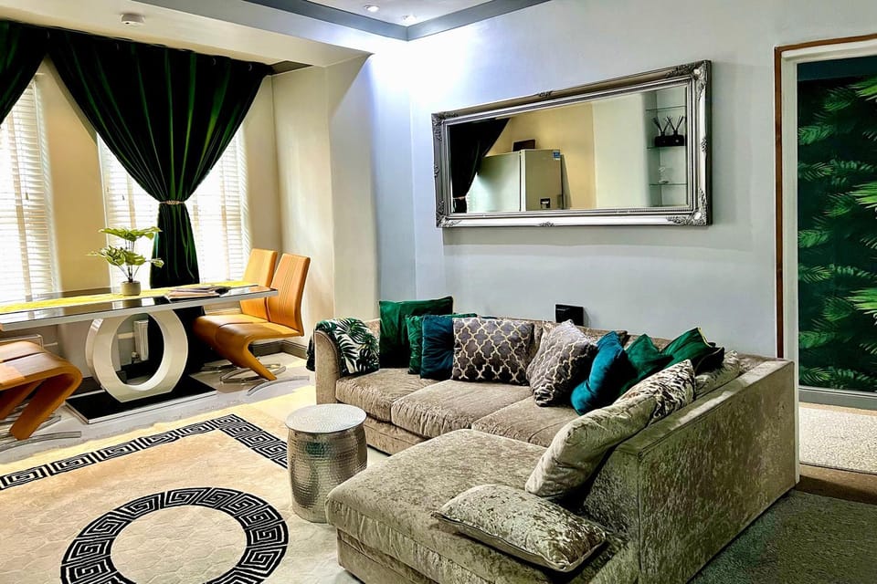TV and multimedia, Living room, Seating area