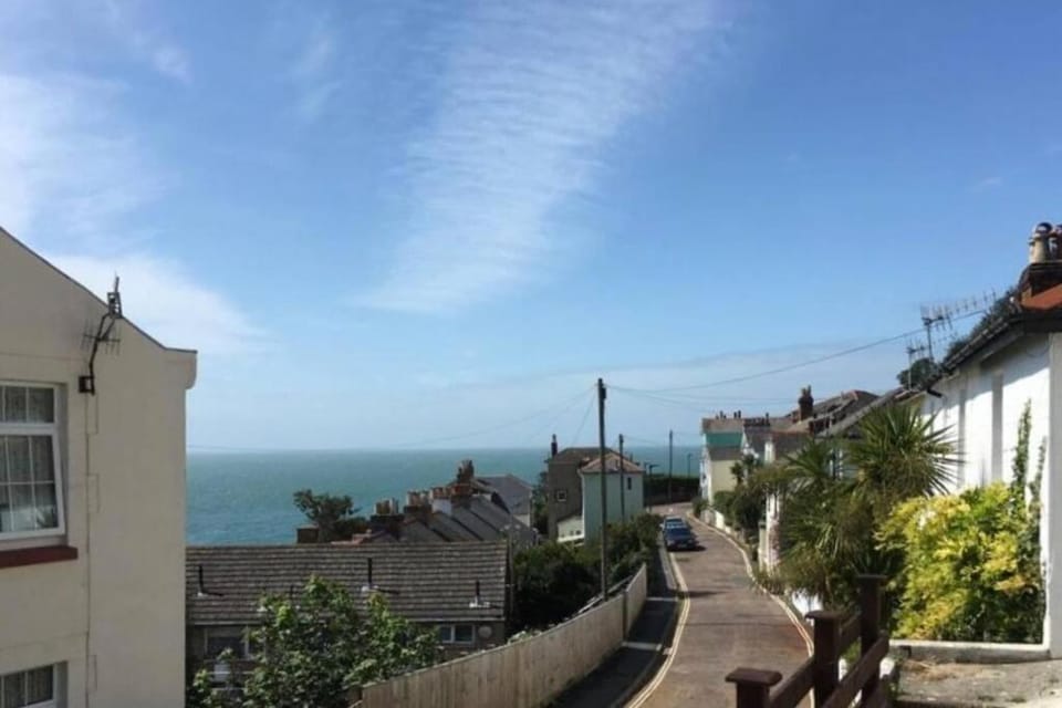 Seascape Cottage, Ventnor House in Ventnor