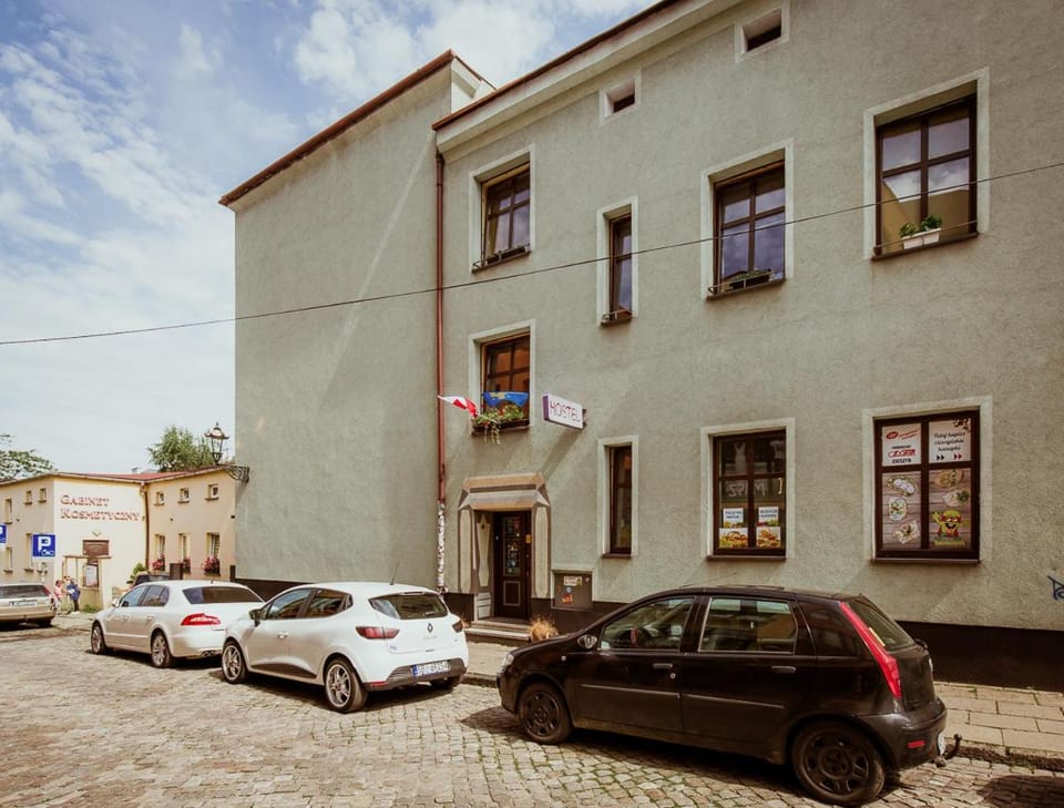 Property building, Facade/entrance, Day, Neighbourhood, Location