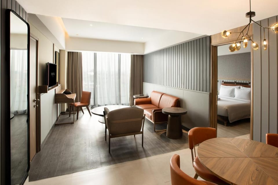 Bed, TV and multimedia, Living room, Seating area, Bedroom