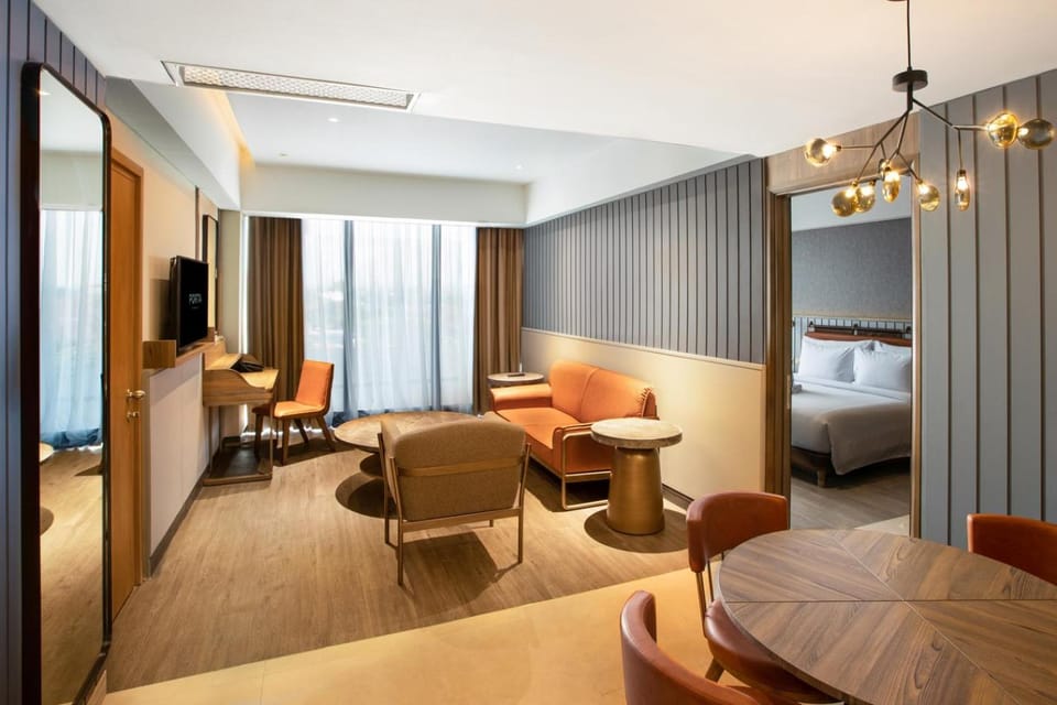 Bed, TV and multimedia, Seating area, Bedroom