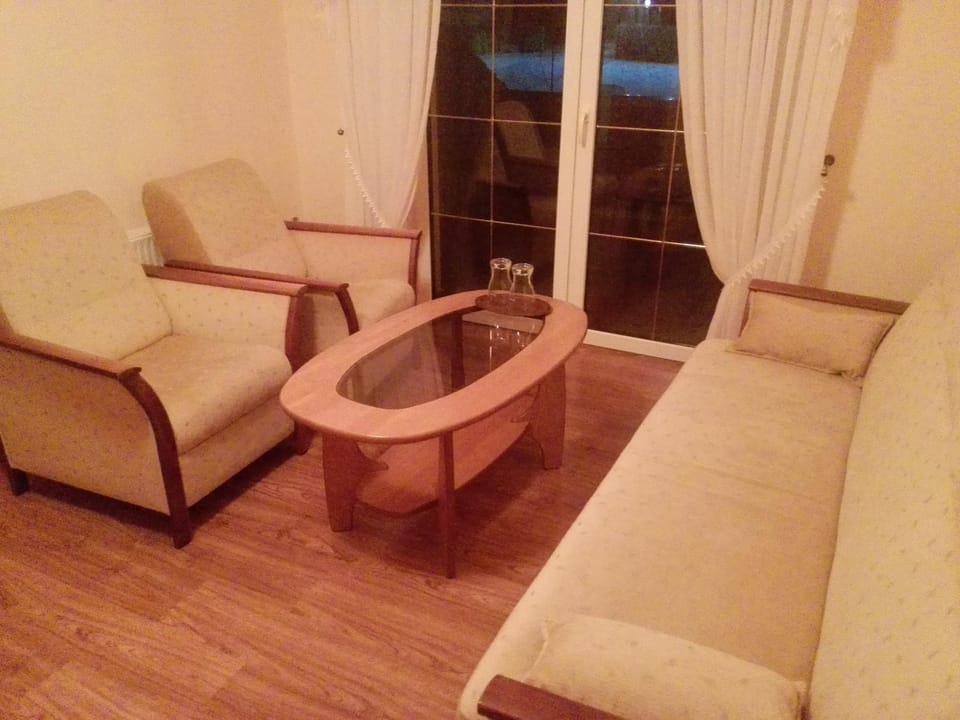 Shower, Toilet, Bathroom, TV and multimedia, Balcony/Terrace, Living room, Photo of the whole room, Seating area, Bedroom
