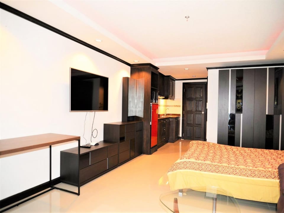 Angket condominium fully furnished 14th floor studio apartment House in Pattaya City