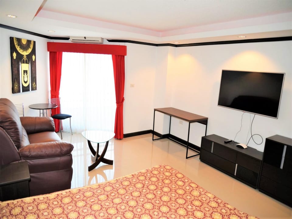 Angket condominium fully furnished 14th floor studio apartment House in Pattaya City