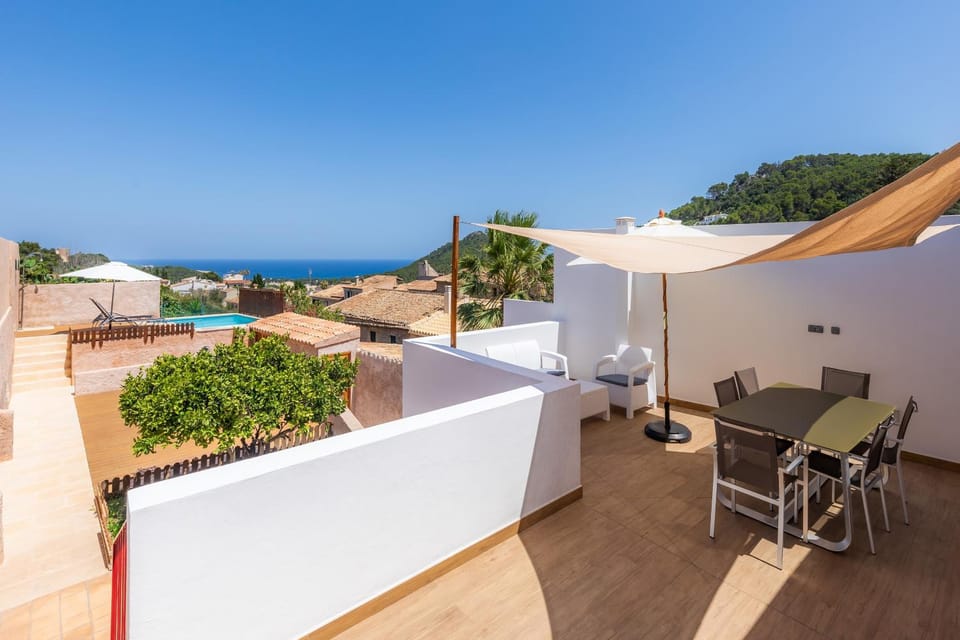 Property building, Balcony/Terrace, Living room