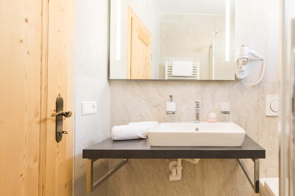 Shower, Bathroom, towels