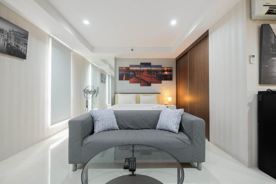 Elegant and Comfy Studio Azalea Suites Apartment Cikarang By Travelio Apartment in West Java