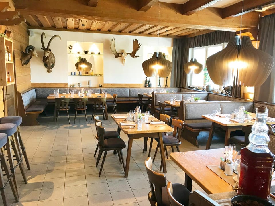 Restaurant/places to eat, Lounge or bar
