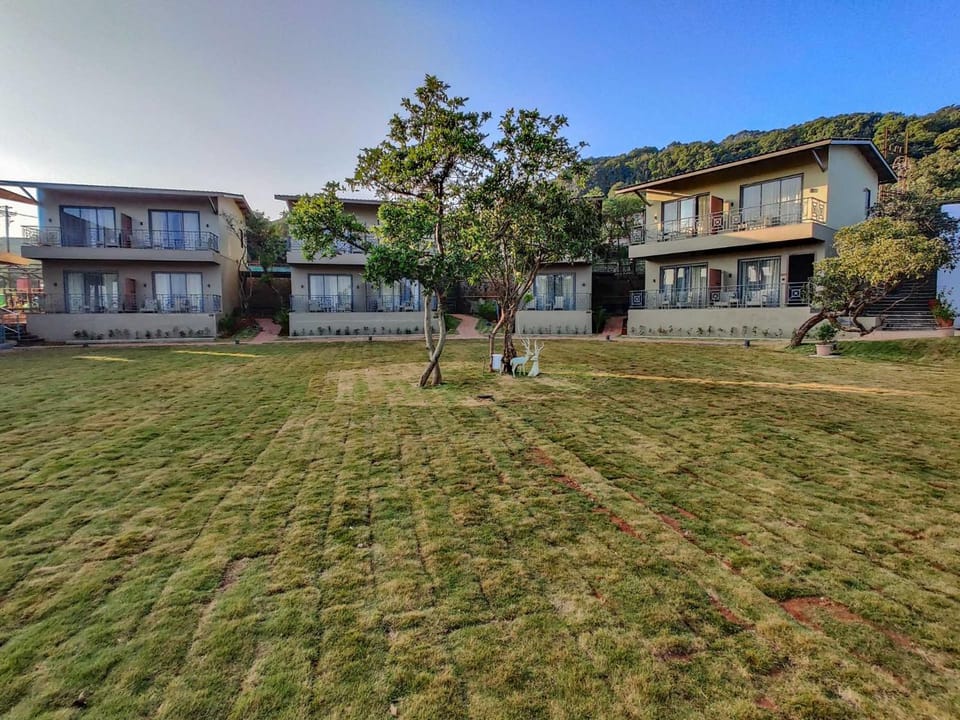Property building, Garden