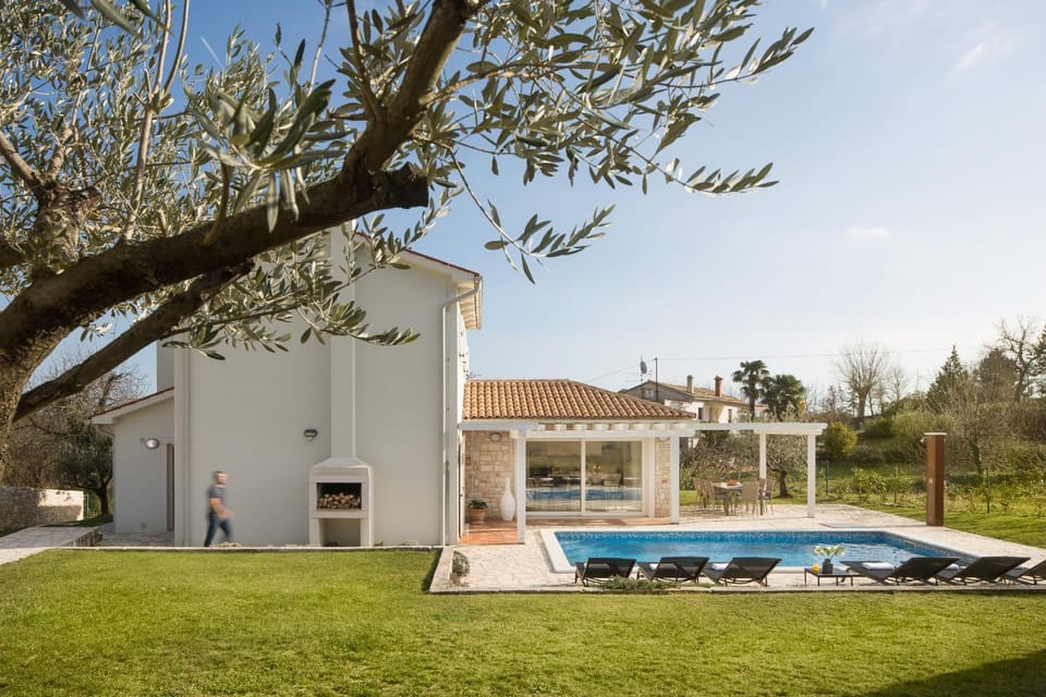 Property building, Garden, Swimming pool