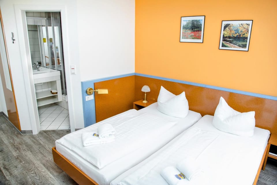 Bed, Photo of the whole room, Bedroom, Pets, Pets, hair dryier, pet friendly, pet friendly, towels