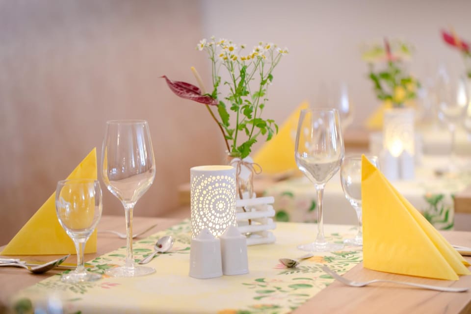 Restaurant/places to eat, Food and drinks, Banquet/Function facilities, Food, Drinks, Alcoholic drinks, Alcoholic drinks, Non alcoholic drinks, Non alcoholic drinks, wedding