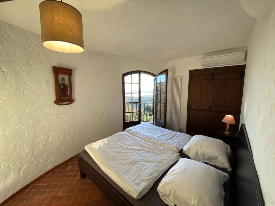 Charmante Villa mit Pool und Panorama-Meerblick in den Golf von Saint-Tropez - Villa Montmajour Villa in Roquebrune-sur-Argens