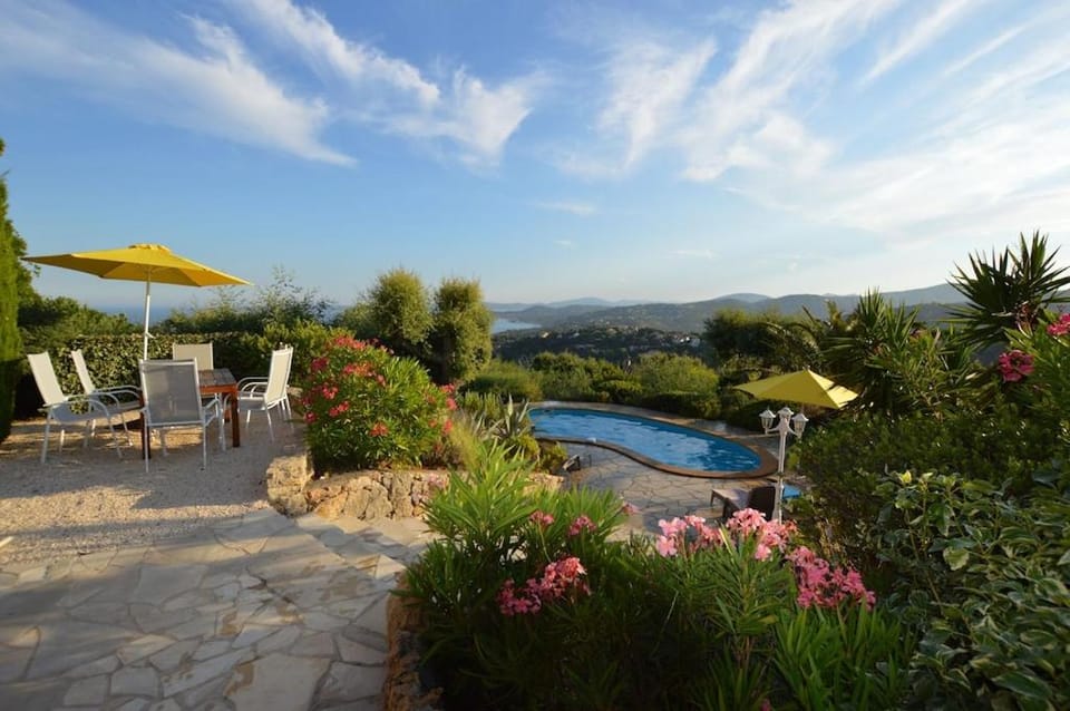 Charmante Villa mit Pool und Panorama-Meerblick in den Golf von Saint-Tropez - Villa Montmajour Villa in Roquebrune-sur-Argens