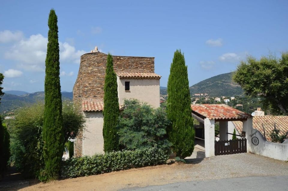 Charmante Villa mit Pool und Panorama-Meerblick in den Golf von Saint-Tropez - Villa Montmajour Villa in Roquebrune-sur-Argens