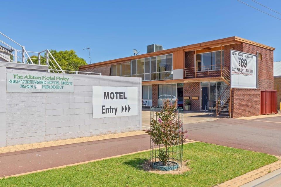 Property building, Day, Street view