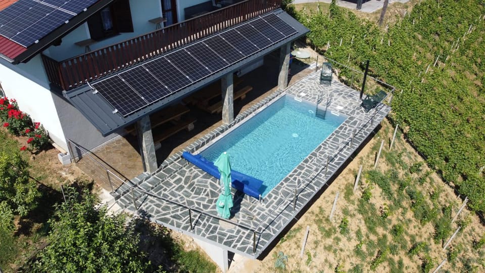 Bird's eye view, Pool view