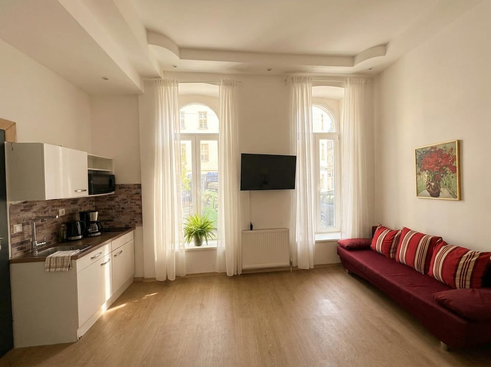 TV and multimedia, Kitchen or kitchenette, Seating area