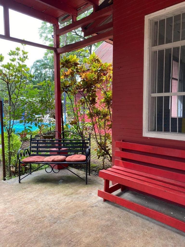 CASA PARA VACACIONAR ANTIGUA TIPO VINTAGe Villa in Alajuela Province