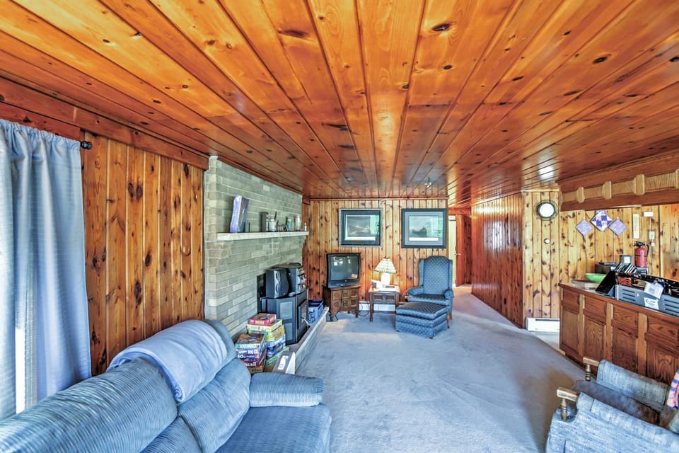 2 Mi to Boat Ramp! Family Cabin on Long Lake Cabin in Michigan