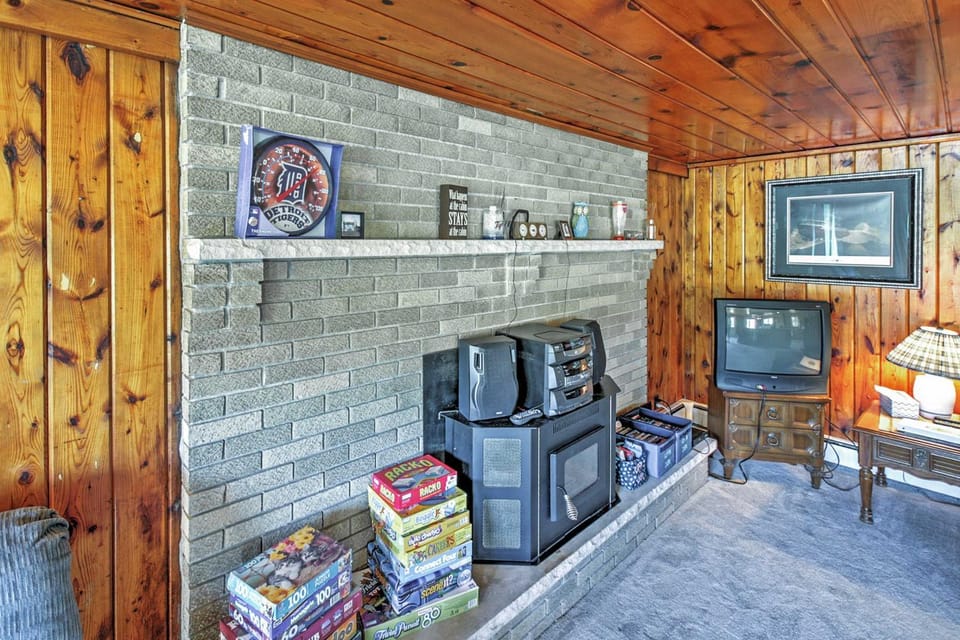 2 Mi to Boat Ramp! Family Cabin on Long Lake Cabin in Michigan