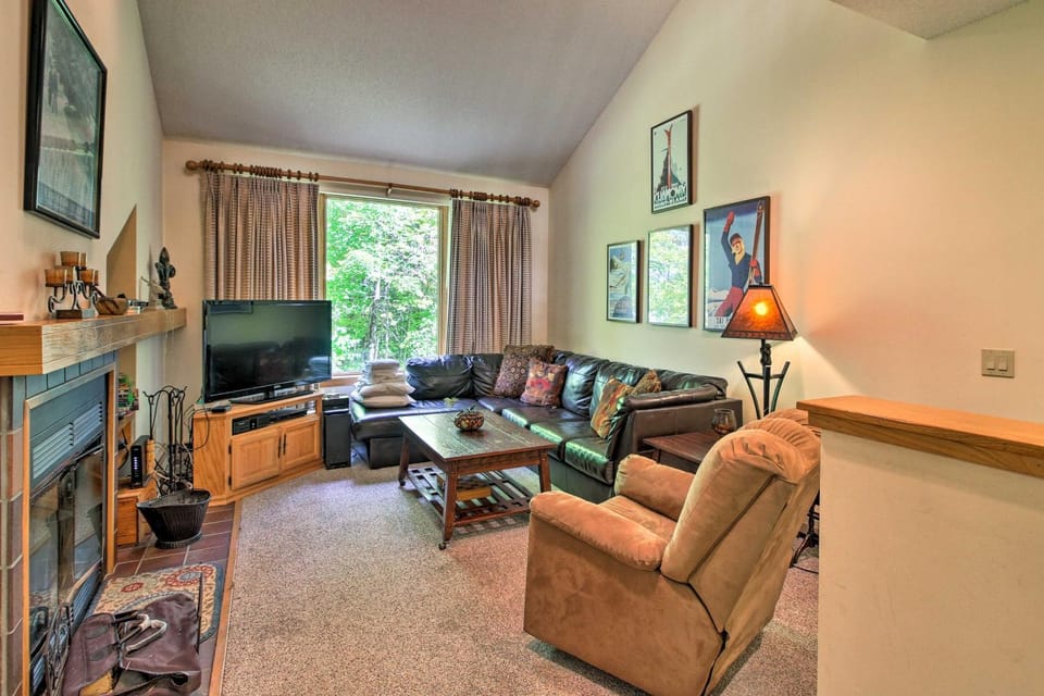 Killington Condo w/ Spa ~ 3 Miles to Ski Resort! House in Mendon