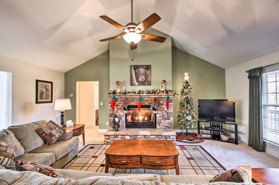 Blairsville Home w/ Deck & Stunning Mountain Views House in Union County