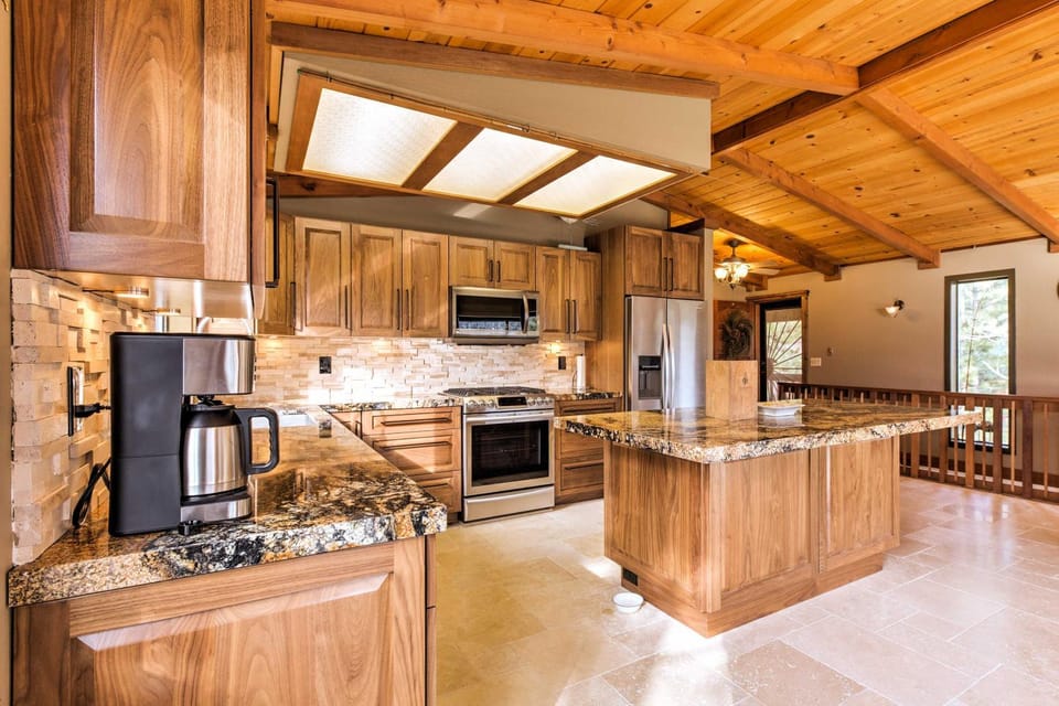 Cozy Lake-View Hideaway! Pet-Friendly Truckee Home House in Truckee