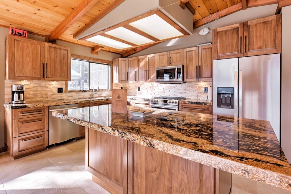 Cozy Lake-View Hideaway! Pet-Friendly Truckee Home House in Truckee