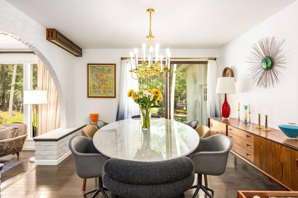 'Casa Reál' ~ Expansive Woodstock House w/ Hot Tub House in West Hurley