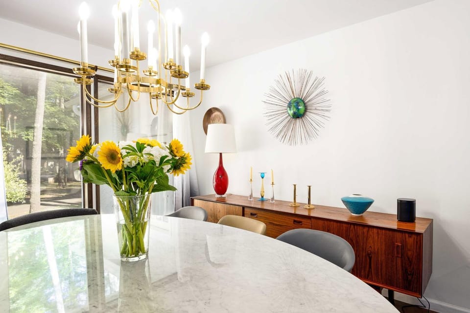 'Casa Reál' ~ Expansive Woodstock House w/ Hot Tub House in West Hurley