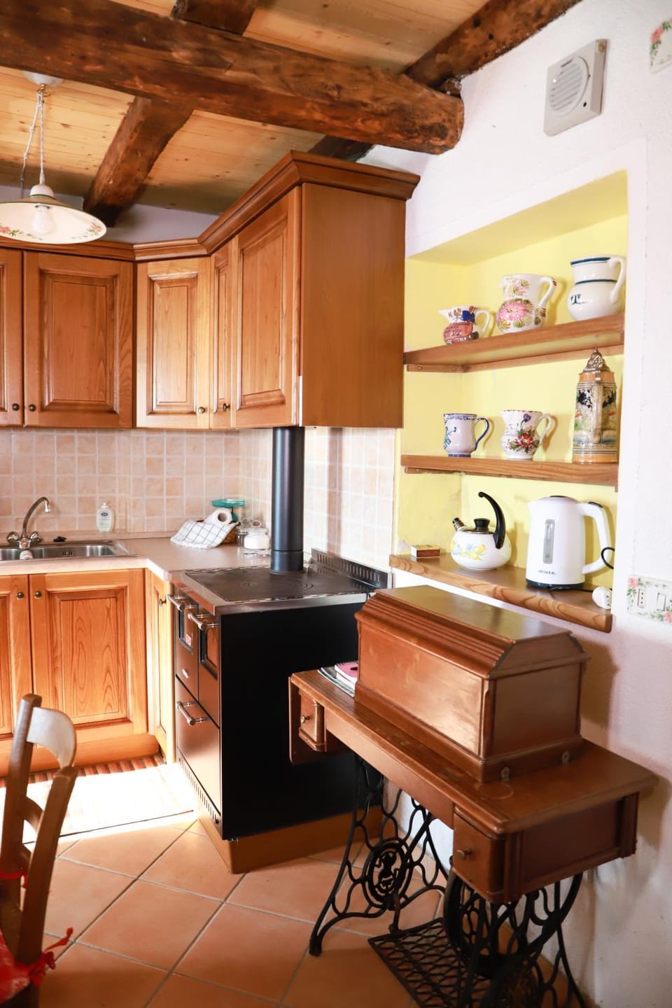 Coffee/tea facilities, Kitchen or kitchenette, Dining area