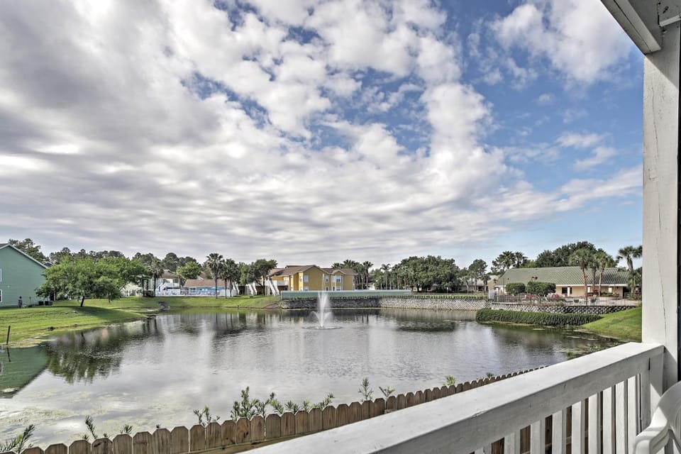 Kissimmee Family Home! Community Pool + Playground House in Four Corners