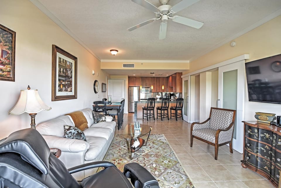 Beachside Biloxi Club Condo: Balcony w/ Ocean View House in Biloxi