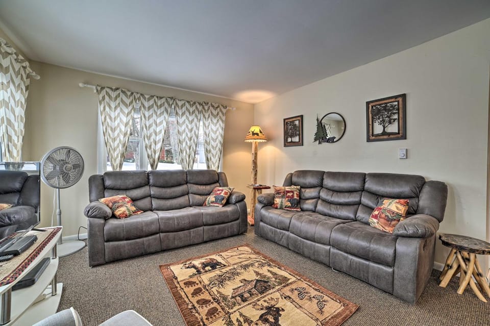 Cozy Houghton Lake Heights Cottage w/ Private Yard House in Houghton Lake