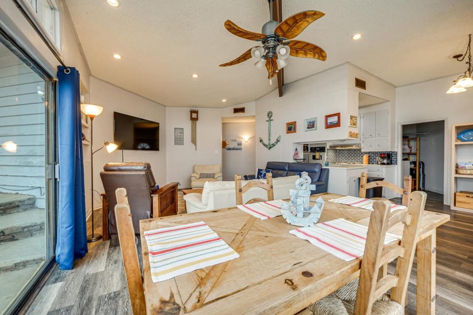 Rustic Lake Buchanan Hideaway with Game Room and Grill House in Lake Buchanan