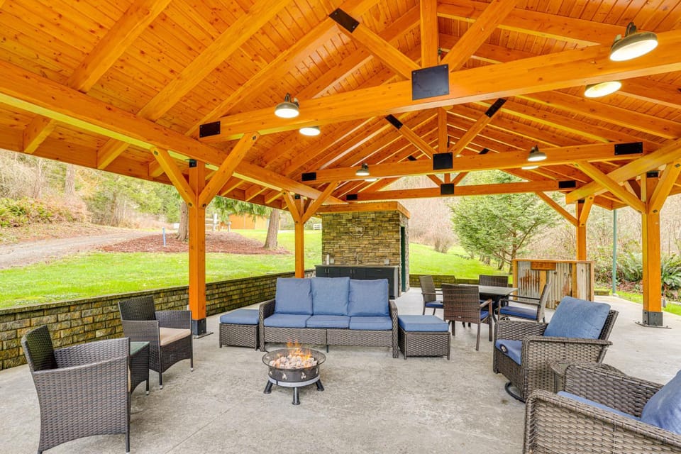 Olympic Natl Park Base Luxe Port Angeles Cabin Cabin in Washington