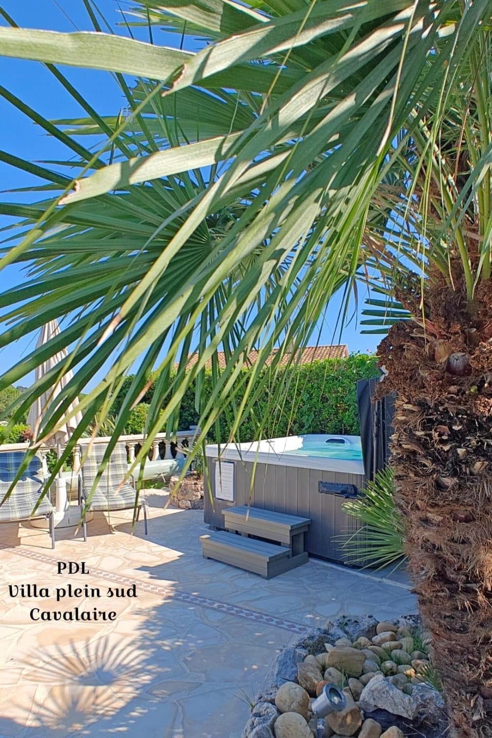 VILLA Plein Sud Piscine Spa Climatisation Parking privé calme et détente Bed and Breakfast in Cavalaire-sur-Mer