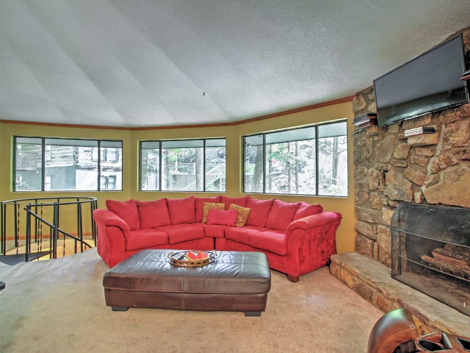 Unique Gatlinburg Cabin: Decks, Hot Tub, Fire Pit Cabin in Gatlinburg