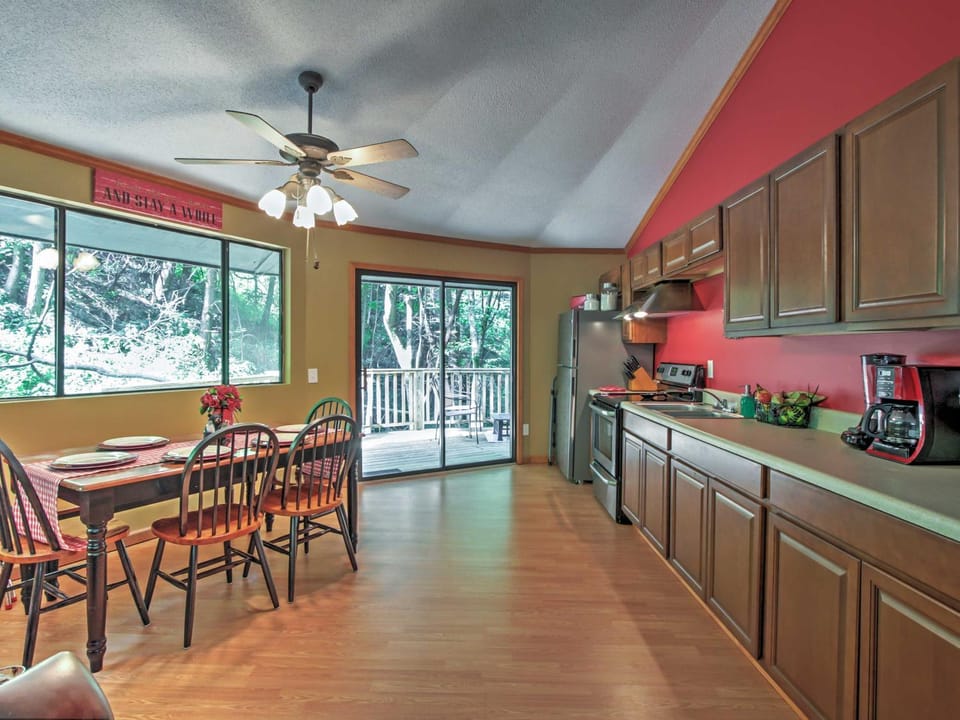 Unique Gatlinburg Cabin: Decks, Hot Tub, Fire Pit Cabin in Gatlinburg