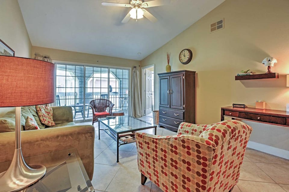 Steps to Beach & Pool! Colorful Galveston Retreat House in Galveston Island