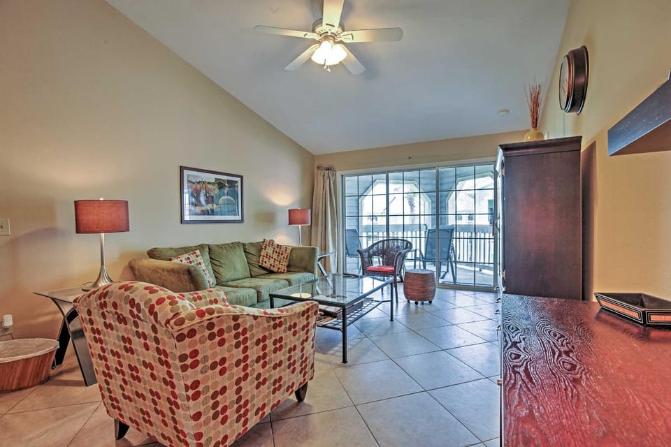 Steps to Beach & Pool! Colorful Galveston Retreat House in Galveston Island