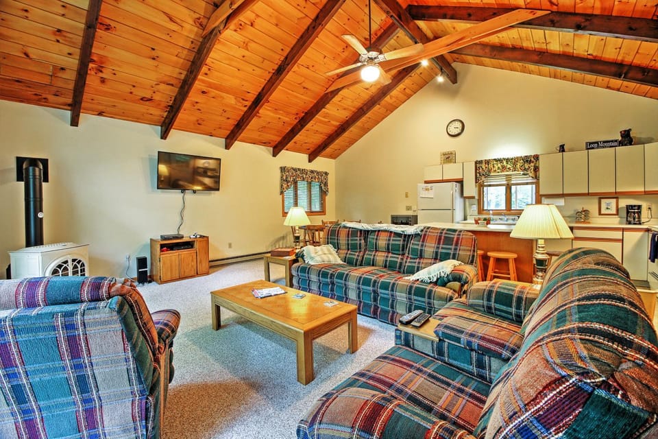 Peaceful Lincoln Chalet < 2 Mi to Loon Mtn Skiing! House in Woodstock