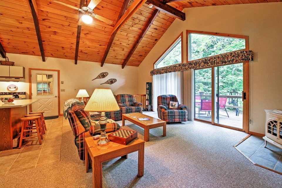 Peaceful Lincoln Chalet < 2 Mi to Loon Mtn Skiing! House in Woodstock