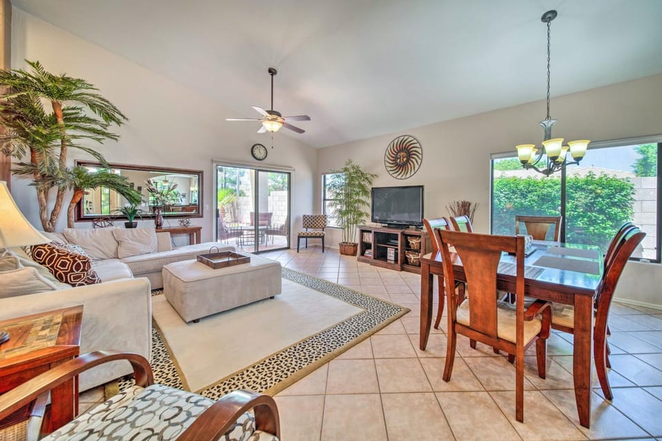 Hot Tub Relaxation & Golfing: Bright Chandler Home House in Chandler