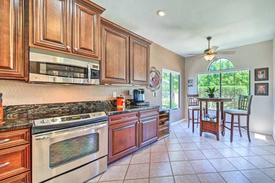 Hot Tub Relaxation & Golfing: Bright Chandler Home House in Chandler
