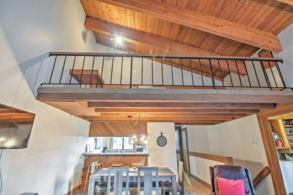 Northstar Resort Shuttle Access: Truckee Condo House in Northstar Drive