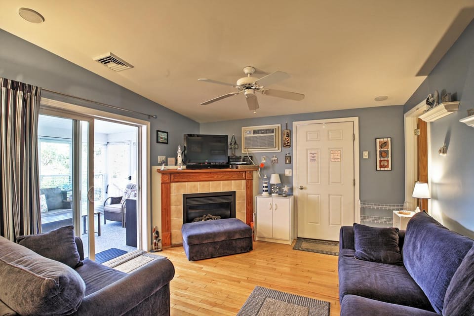 Wells Beach Cottage w/ Pool Access ~ 1 Mi to Coast House in Wells