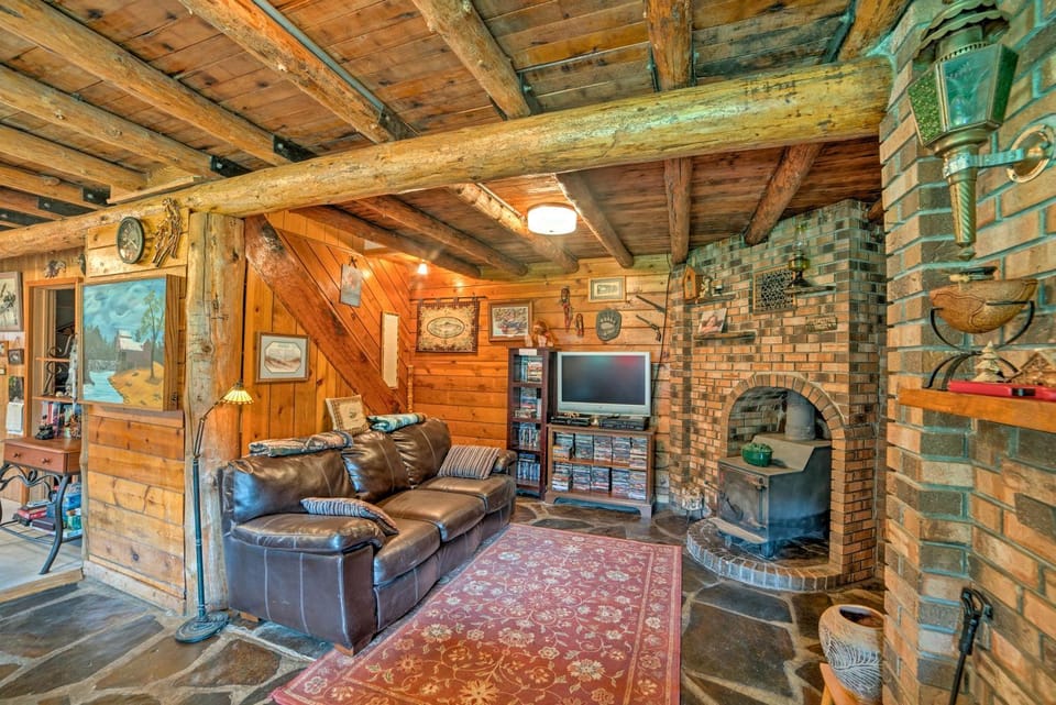 'Sasquatch Inn' Retreat Near Fishing & Hunting! House in Divide